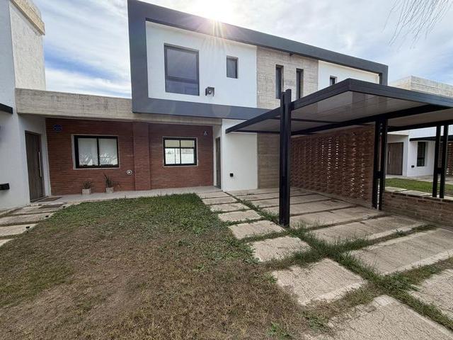 Casa en alquiler en Santa María