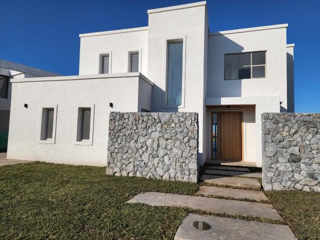 Casa en alquiler en Santa Ana Villanueva a estrenar a la laguna