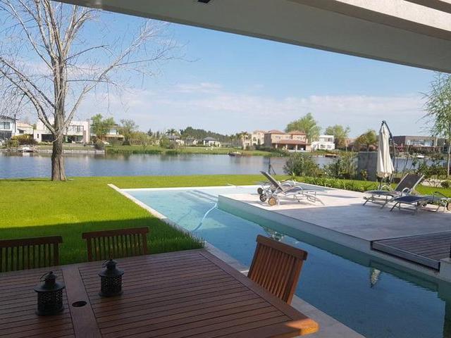 Casa en alquiler en Santa Barbara Barrio Cerrado