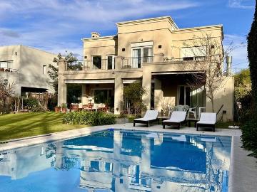 Casa en alquiler en Santa Barbara Barrio Cerrado