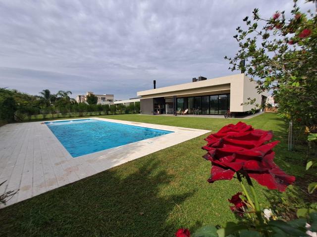 Casa en alquiler en Santa Rita 3 dormitorios con pileta y galería en San Vicente
