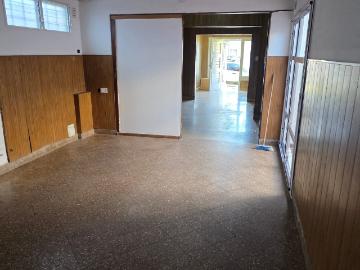 Casa en alquiler en Tolosa – 3 dormitorios y 2 baños Amplia casa ubicada sobre calle 526