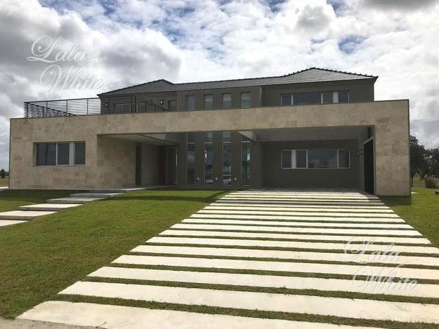 Casa en alquiler en Tristán Suárez