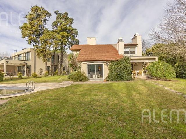 Casa en alquiler en Tristán Suárez