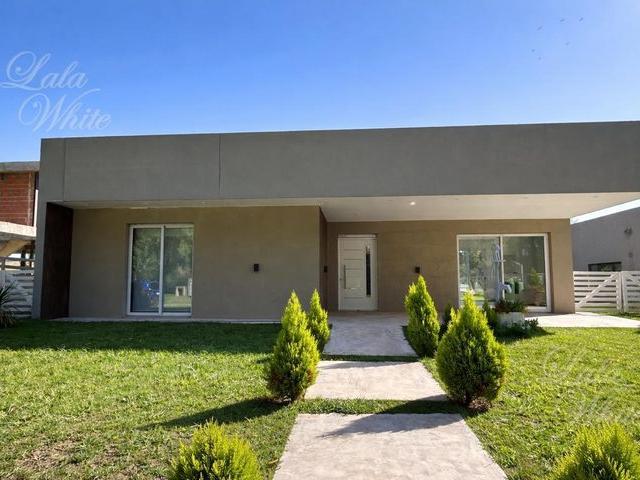 Casa en alquiler en Tristán Suárez