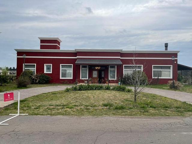 Casa en alquiler en Tristán Suárez