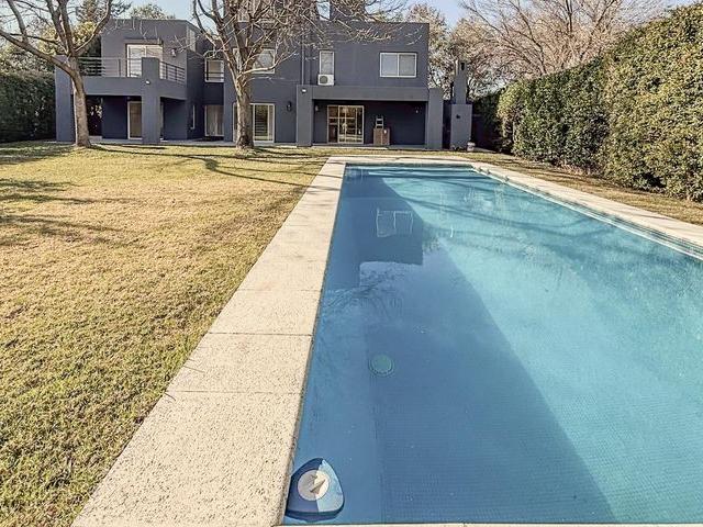 Casa en alquiler en Troncos del Talar