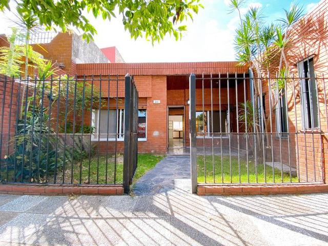 Casa en alquiler en Villa Adelina