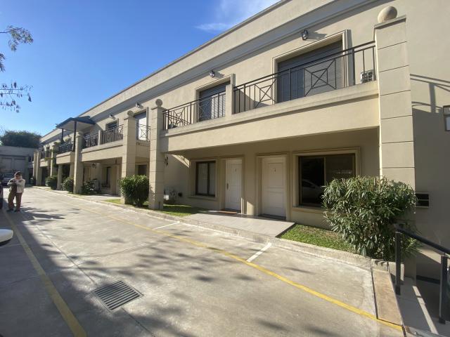 Casa en alquiler en Villa Ballester
