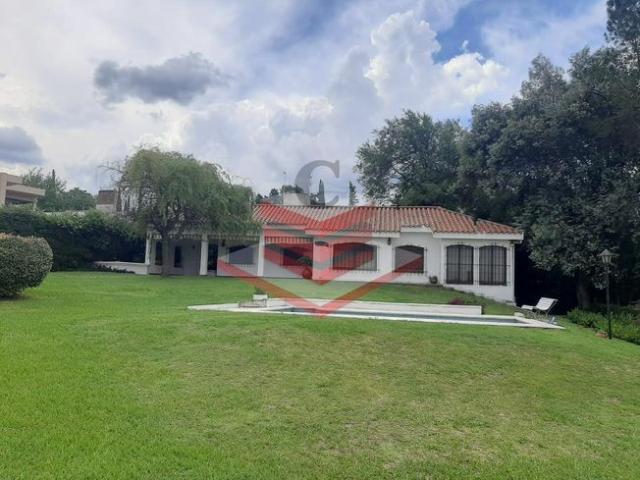 Casa en alquiler en Villa Parque Síquiman |a 300 mts del lago | 3 dormitorios REF. 3174