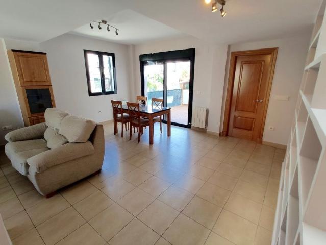 Casa en alquiler junto al Centro Comercial Nevada de Granada