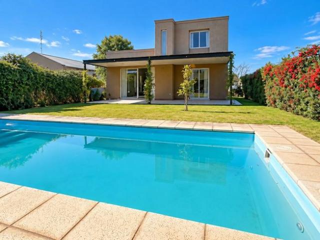 CASA EN ALQUILER LAR DE VIEYTES II PISCINA SEGURIDAD