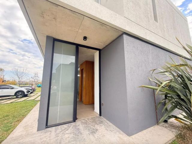Casa en alquiler Puertos Ceibos 3 ambientes