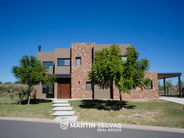Casa en Alquiler Puertos del Lago, Barrio Vistas