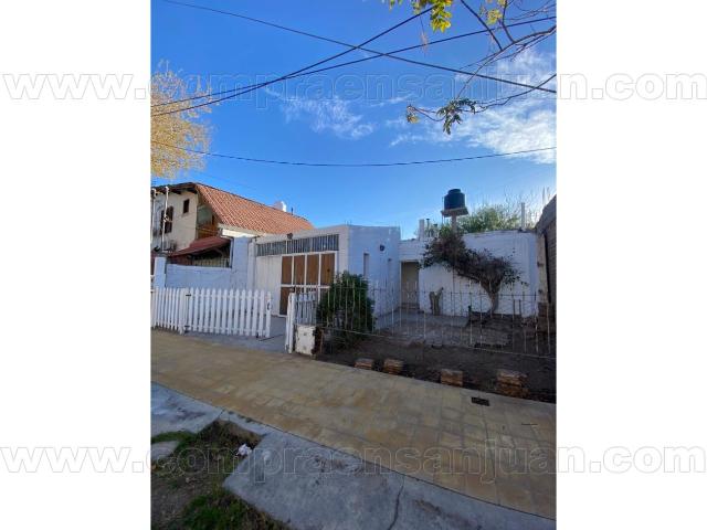 Casa En Alquiler Rivadavia, Una Habitacion Ideal Para Pareja/persona Sola