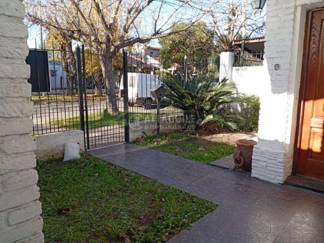 Casa en alquiler San Antonio De Padua 4 ambientes