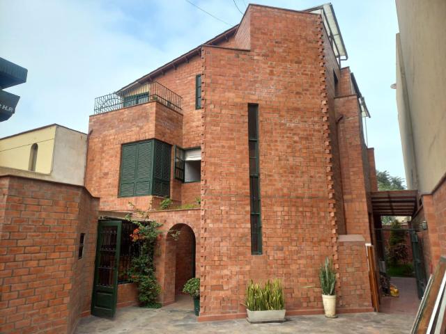 Casa en alquiler Santiago de Surco cerca a Benavides, zona Batallones