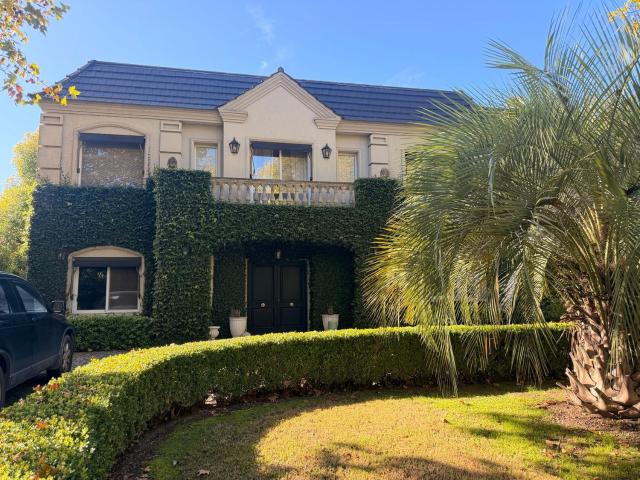Casa en ALQUILER SIN MUEBLES en Ayres de Pilar ? 360m?