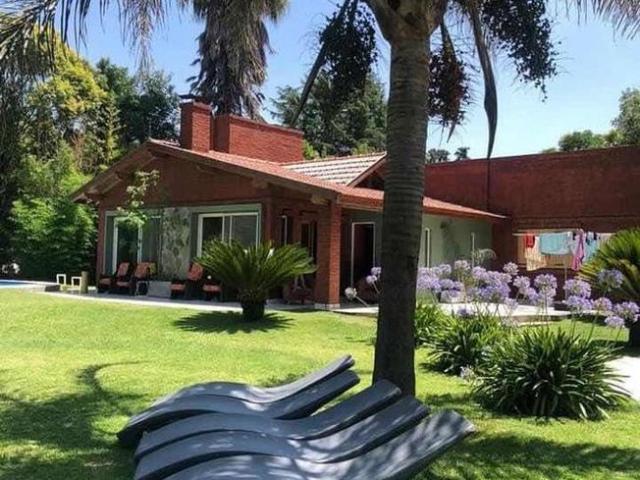 Casa en alquiler temporal 4 dormitorios 4 baños pileta y parque Ezeiza