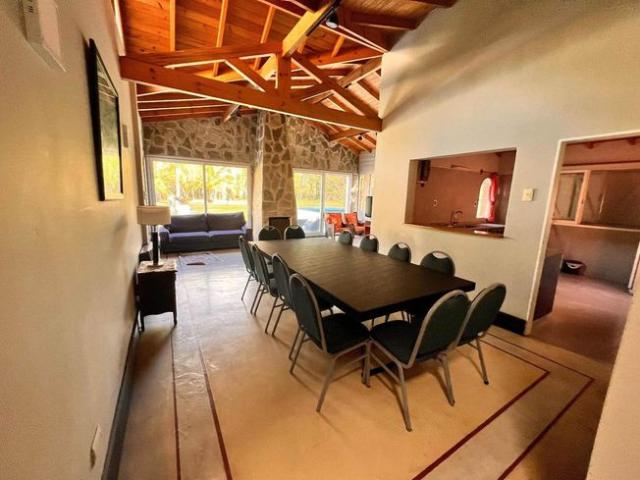 Casa en alquiler temporal 4 dormitorios 4 baños pileta y parque Ezeiza