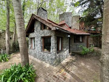 Casa en alquiler temporario de 4 dormitorios en Mar Azul