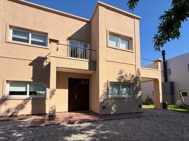 Casa en alquiler / venta 4 Amb hudson ? 273m? en Barrancas de Iraola