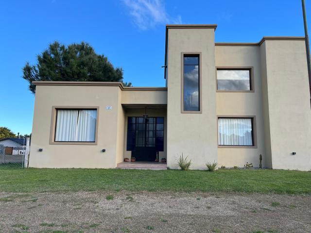 Casa en alquiler verano 2027 Pinamar para 6 personas con pileta