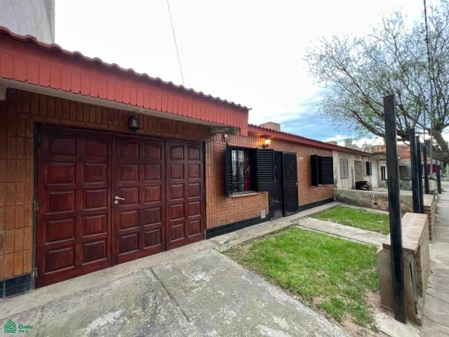 CASA EN ALQUILER 2 DORM. B° LOS ROBLES