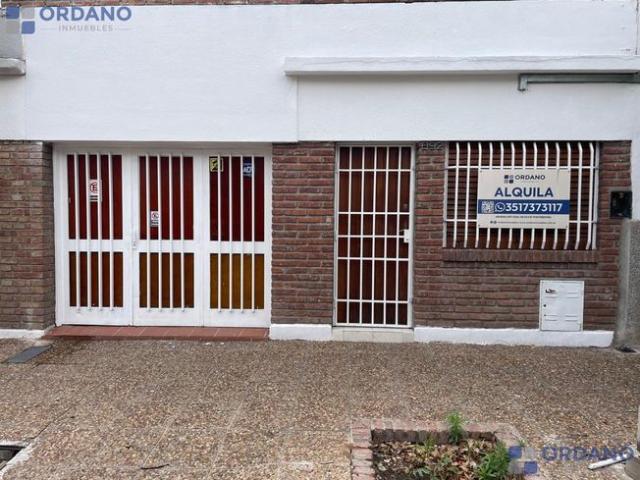 Casa en alquiler 2dorm + Cochera