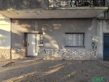 Casa en alquiler 3 ambientes c/ garage en Villa Soldati
