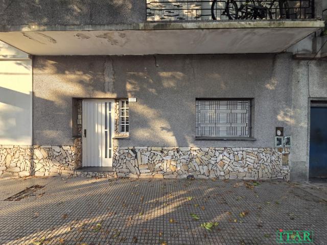 Casa en alquiler 3 ambientes c/ garage en Villa Soldati