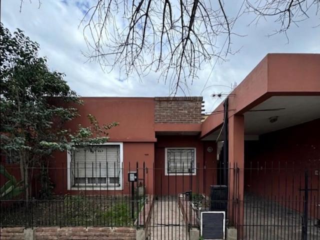 CASA EN ALQUILER 3 AMBIENTES FLORENCIO VARELA