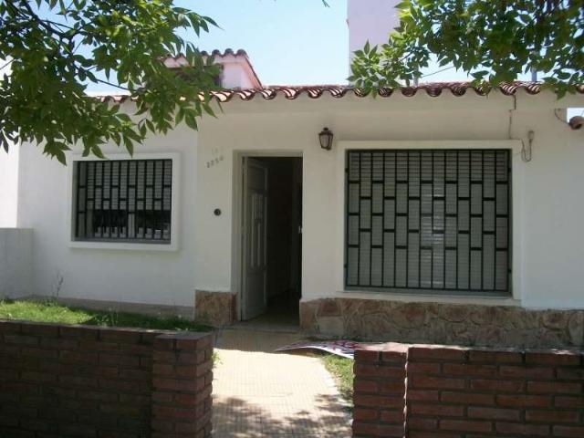 CASA EN ALQUILER 3 DORM DPTO COLINAS VELEZ SARSFIELD