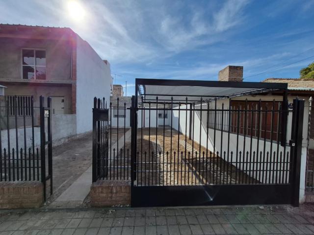 Casa en Alquiler 3 Dormitorios 2 baños Ingreso vehicular Barrio Poeta Lugones