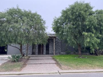 Casa en alquiler 3 dormitorios en una planta Barrio San Matias