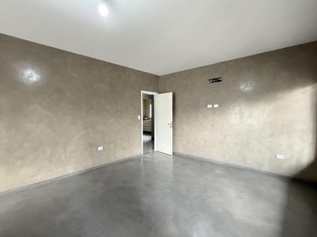 Casa en alquiler 4 ambientes lugano. uso exclusivo comercial o profesional