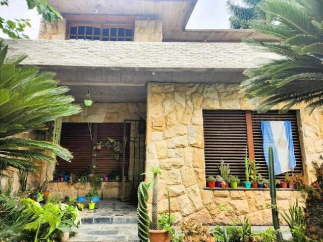 Casa en alquiler 4 Dormitorios 2 Baños Ituzaingó