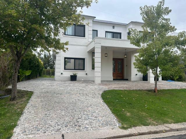 Casa en alquiler 4 dormitorios Las Tipas Nordelta Tigre Argentina