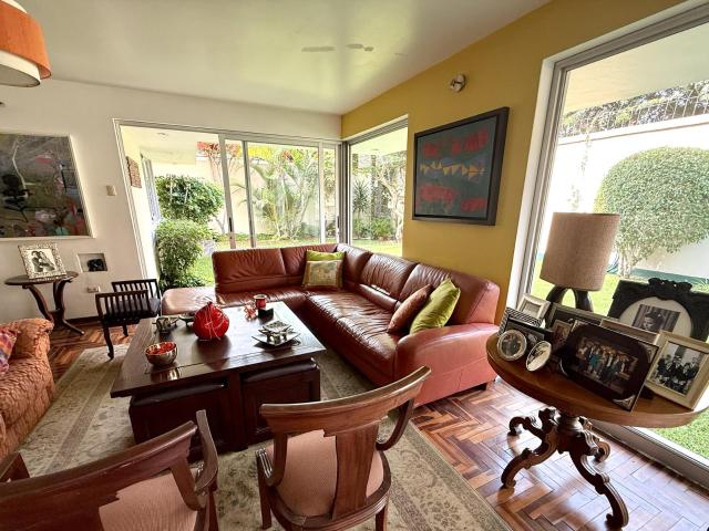 CASA EN ALQUILER 4 Dormitorios URB. AURORA MIRAFLORES