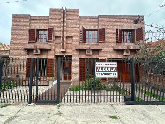 CASA EN ALQUILER 5 DORM 2 BAÑOS BARRIO CERRO CHICO ZONA NORTE