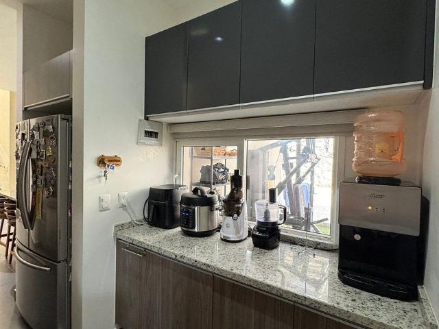 Casa en altozano con recamara en planta baja con baño