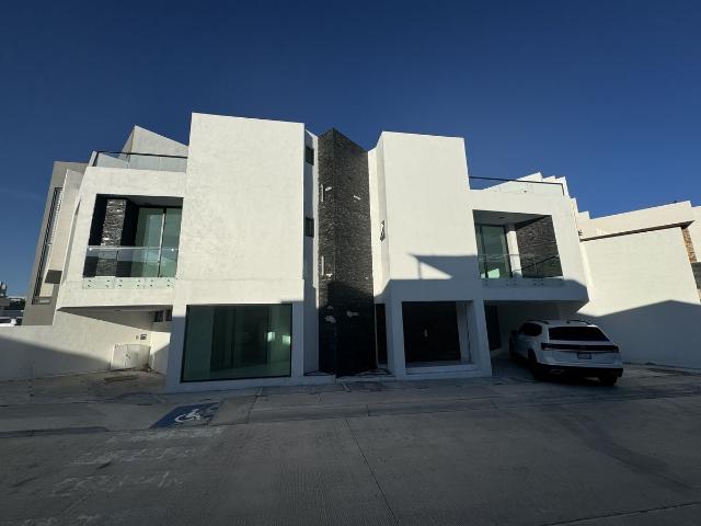 casa en altos de juriquilla con roof