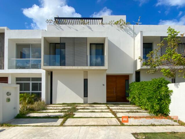 Casa en Aqua Cancún, 255 m², 3 Recámaras, 2 Casas Club