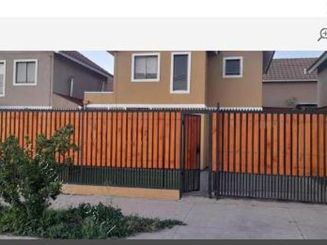 Casa en arriendo, a pasos de municipalidad de colina