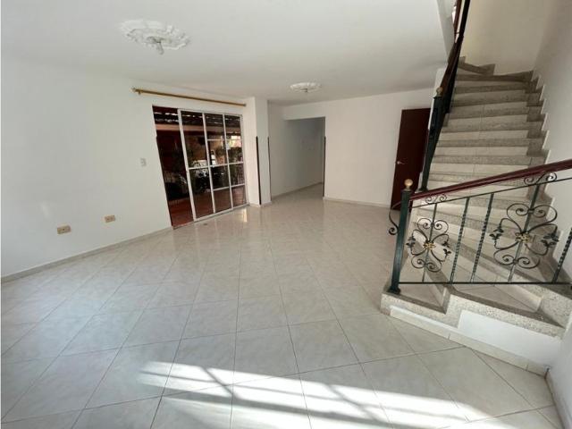 Casa en arriendo Anillo Víal, Comuna Cañaveral Versalles, Comuna 2 Cañaveral versalles, Perímetro Urbano De Floridablanca, Floridablanca, Metropolitana, Santander, Rap Gran Santander, 681004, Colombia