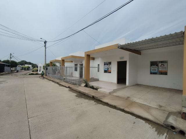 Casa en arriendo barrio bosques de santa Elena