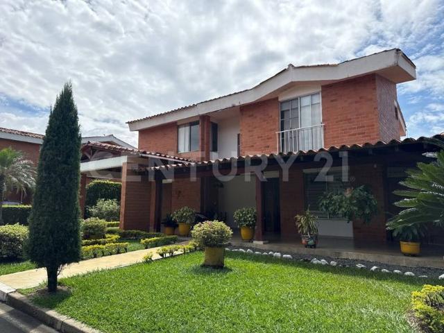 Casa en arriendo Calle 18 Bis, Club Farallones, Cali, Valle Del Cauca, Col