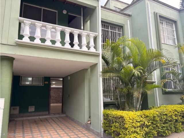 Casa en arriendo Carrera 83, Loma De Los Bernal, Comuna 16 Belén, Perímetro Urbano Medellín, Medellín, Valle De Aburrá, Antioquia, Rap Del Agua Y La Montaña, 050026, Colombia