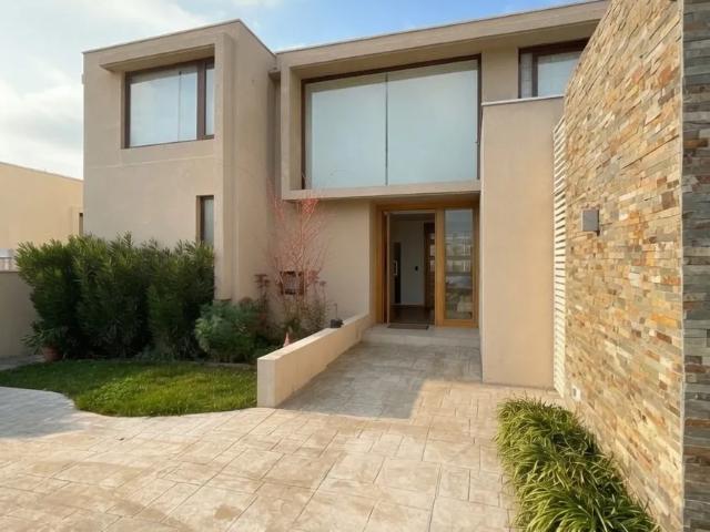 Casa En Arriendo. Chamisero. 6d+5b, Con Pieza De Servici