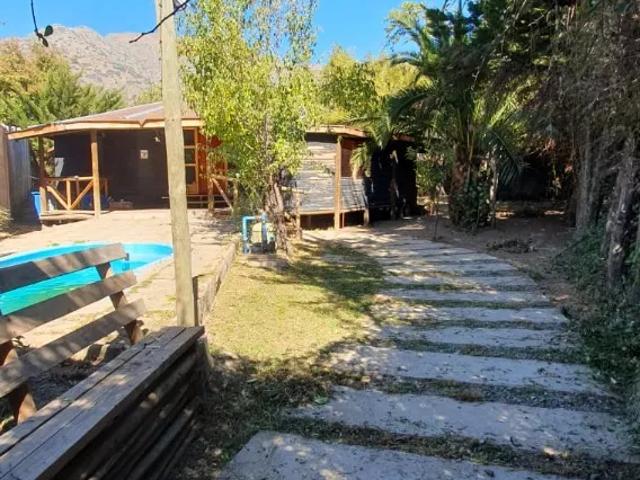Casa En Arriendo Con Piscina Y Amplios Espacios Exteriores